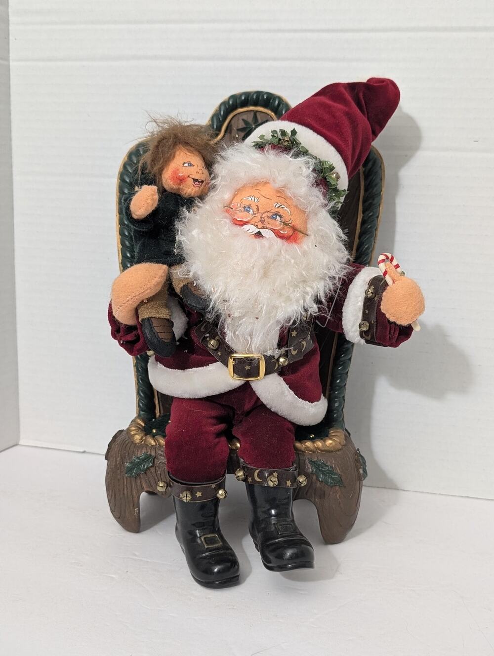 Annalee Santa Claus In Chair With Child Christmas Holiday Decor Figurine